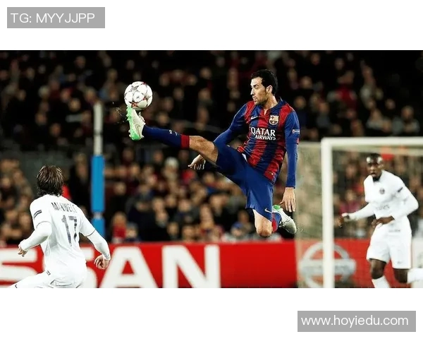 布斯克茨精彩瞬间集锦展现足球智慧与技艺的完美结合 布斯克茨精彩瞬间集锦展现足球智慧与技艺的完美结合